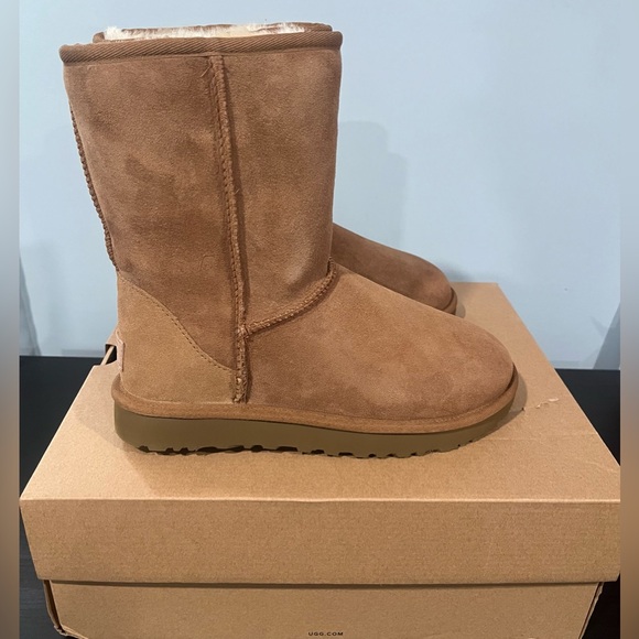 UGG women’s Classic Short II | Color: Chestnut | size 7 - Picture 1 of 5